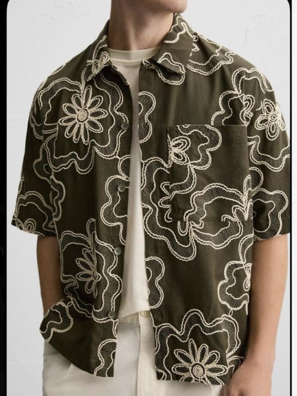 Zara Floral Patterned Green + Cream Button Up Short Sleeve Shirt in Medium